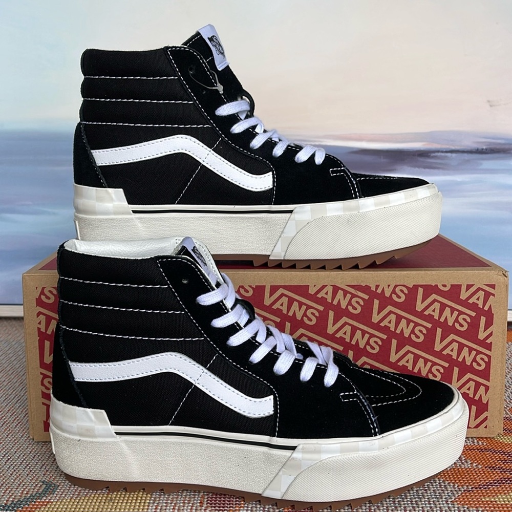 Vans Men’s Sk8-Hi Stacked (Suede/Canvas) Black/Blan
VN0A4BTW5ZN
Platforms - Picture 2 of 16